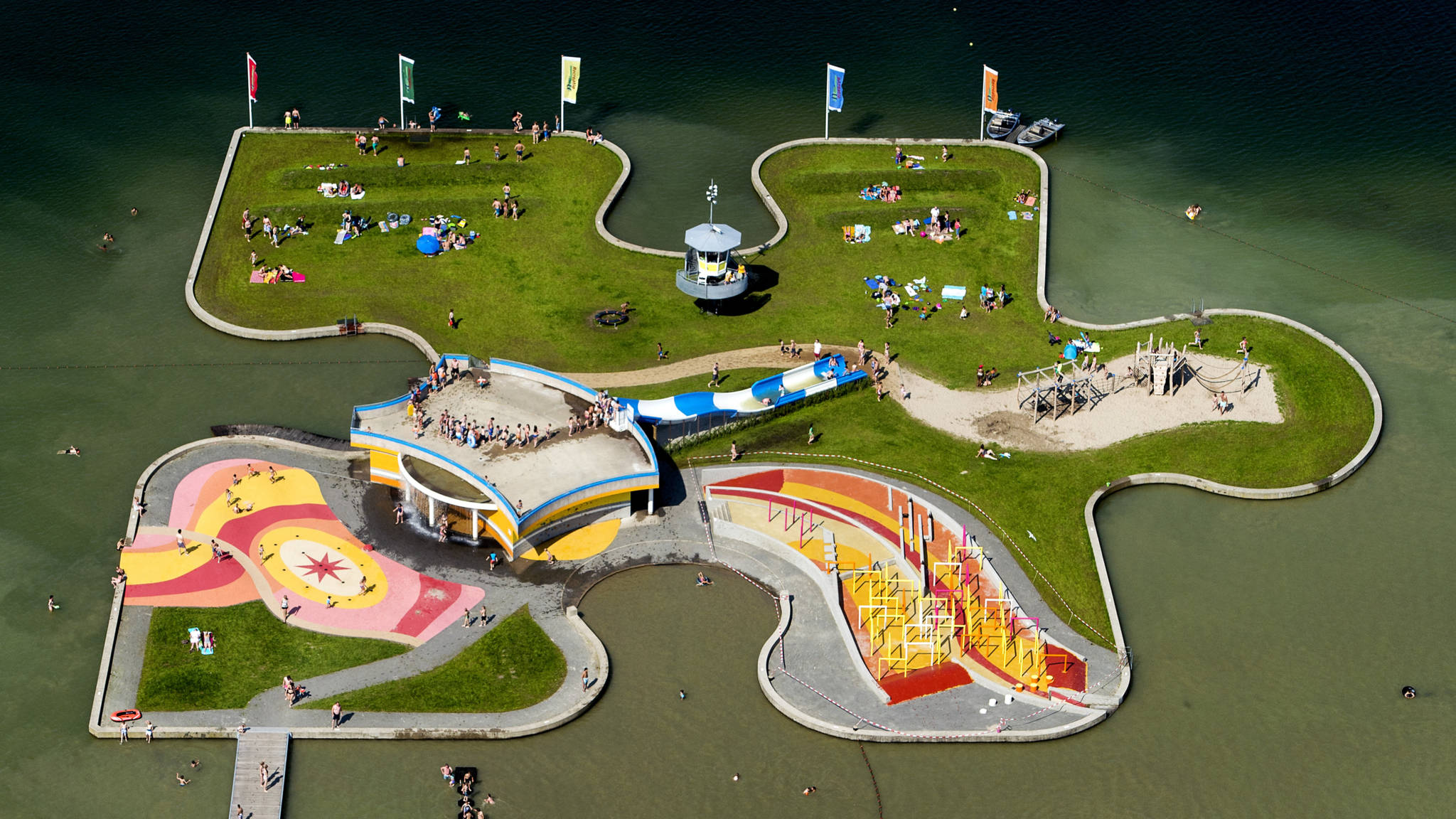 Drone video opname van het puzzeleiland Maarsseveense plassen door FlightMedia