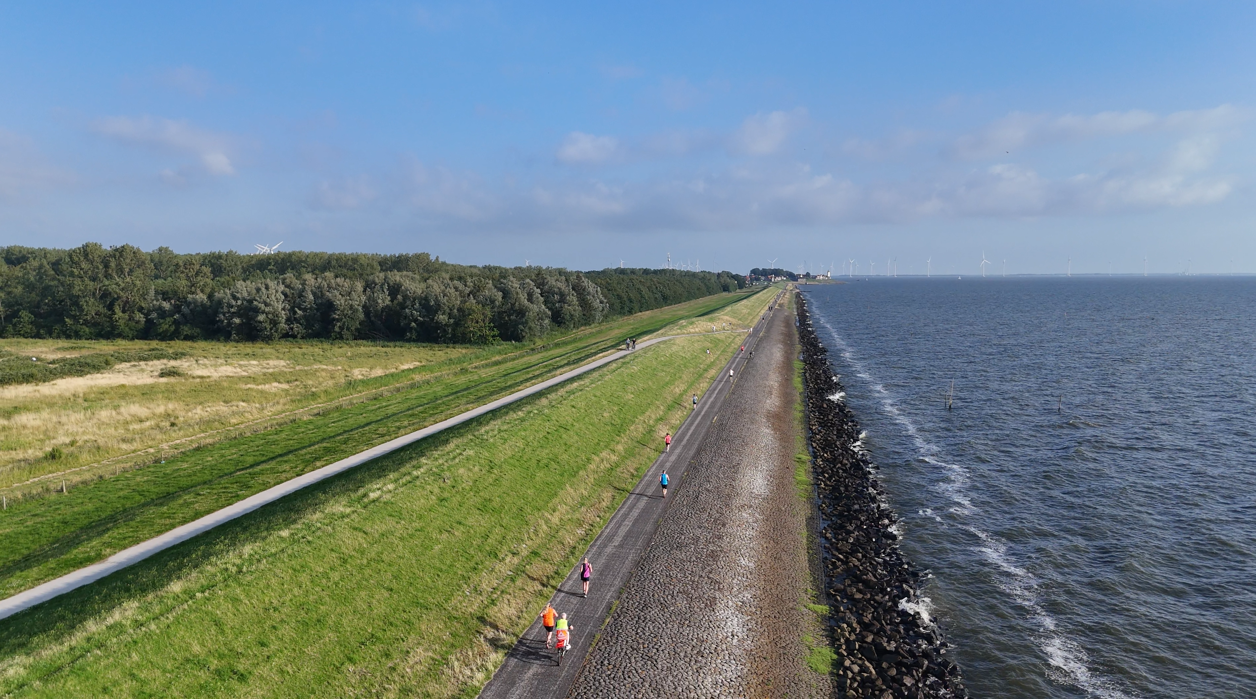 dronebeelden gemaakt door flightmedia van de Windmolenloop op Urk
